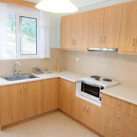 Serene Seaview Getaway With Garden In Akrata *