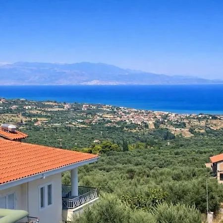 Serene Seaview Getaway With Garden In