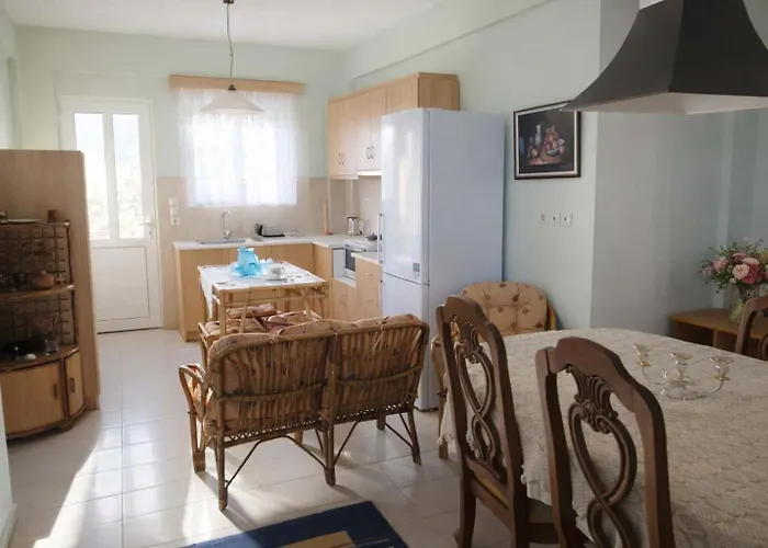 Serene Seaview Getaway With Garden In Akrata Appartement *