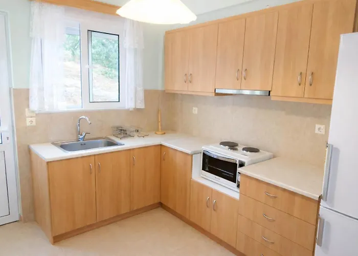 Serene Seaview Getaway With Garden In Akrata *