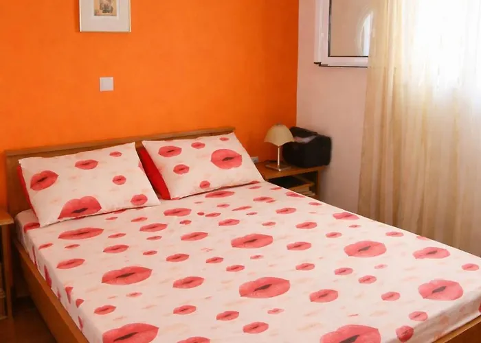 Serene Seaview Getaway With Garden In Akrata Apartamento