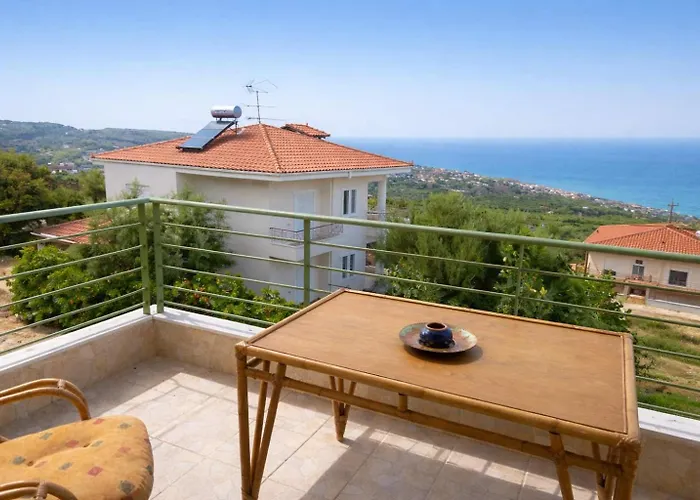 Serene Seaview Getaway With Garden In Akrata Apartamento *