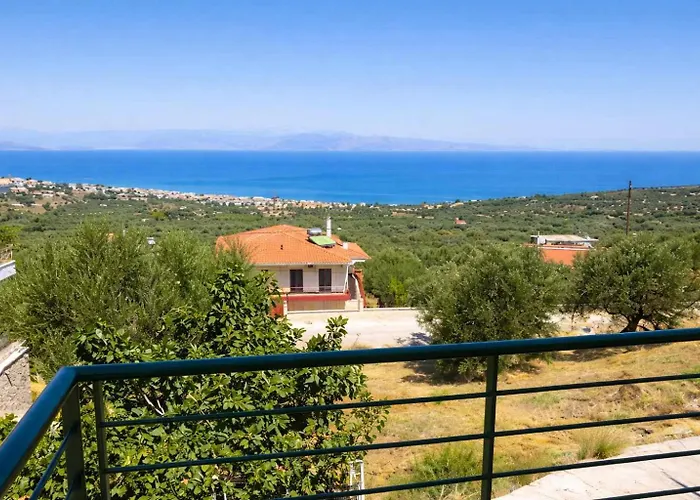 Serene Seaview Getaway With Garden In Akrata Apartamento