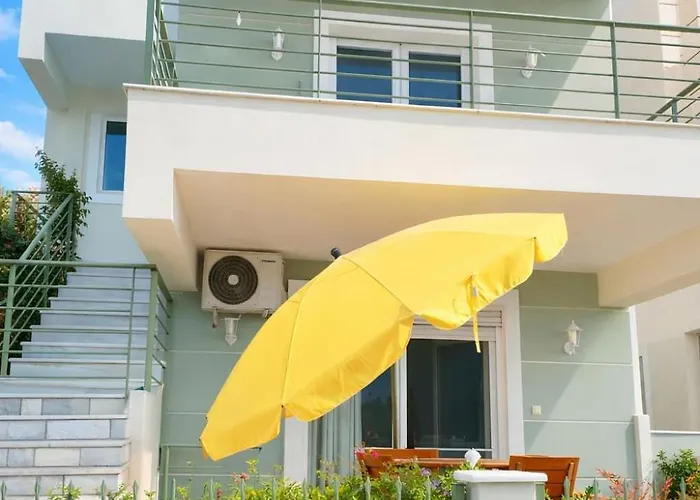 Serene Seaview Getaway With Garden In Akrata Apartamento