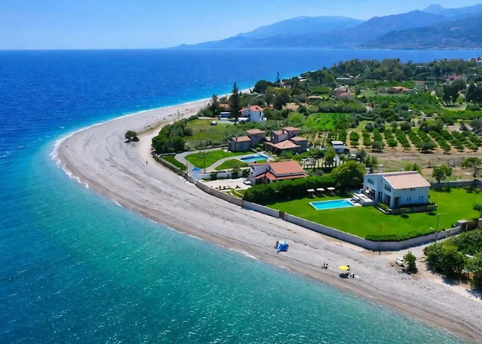 Serene Seaview Getaway With Garden In Akrata Akráta